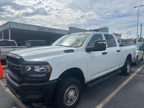 2024 RAM 2500 Tradesman Crew Cab 4x4 6'4' Box