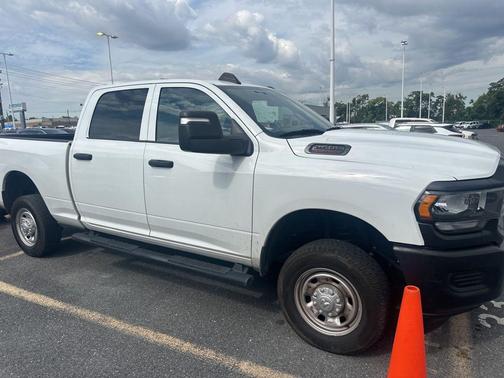 2024 RAM 2500 Tradesman Crew Cab 4x4 6'4' Box