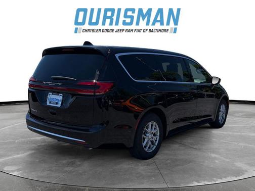 Diamond Black Crystal Pearlcoat 2027 Chrysler Pacifica L