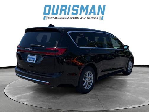 Diamond Black Crystal Pearlcoat 2027 Chrysler Pacifica L