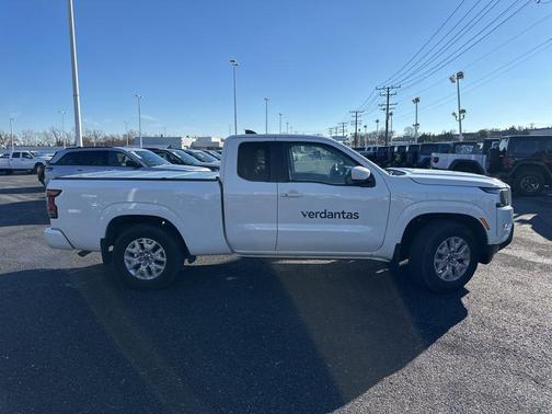 2022 Nissan Frontier SV