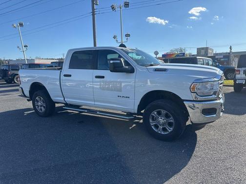 2024 RAM 2500 Big Horn Crew Cab 4x4 6'4' Box