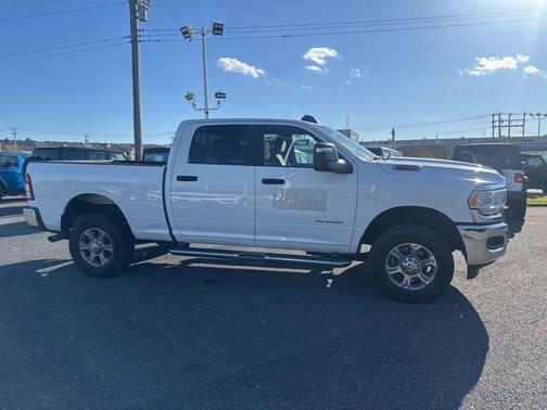 2024 RAM 2500 Big Horn Crew Cab 4x4 6'4' Box