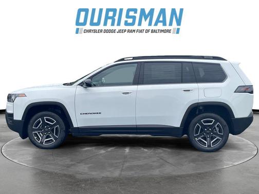 Bright White Clearcoat 2026 Jeep Cherokee Laredo