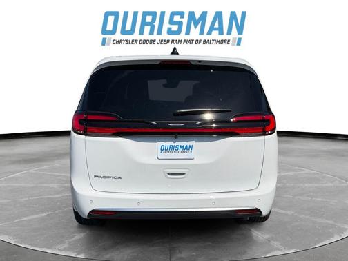 Bright White Clearcoat 2027 Chrysler Pacifica L
