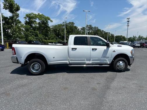 2024 RAM 3500 Big Horn Crew Cab 4x4 8' Box