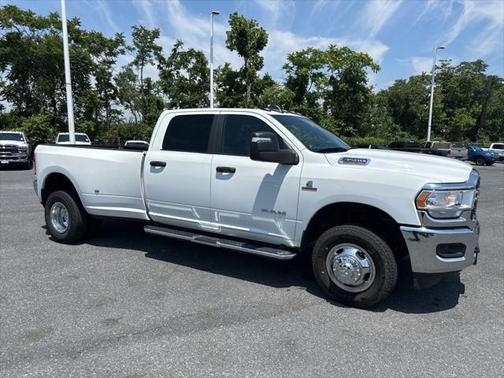 2024 RAM 3500 Big Horn Crew Cab 4x4 8' Box