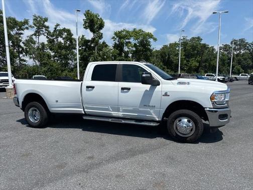 2024 RAM 3500 Big Horn Crew Cab 4x4 8' Box