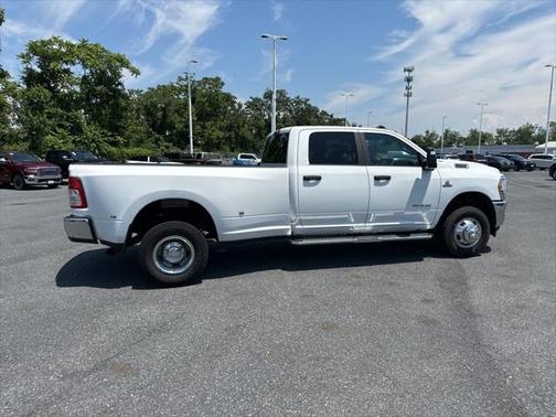 2024 RAM 3500 Big Horn Crew Cab 4x4 8' Box