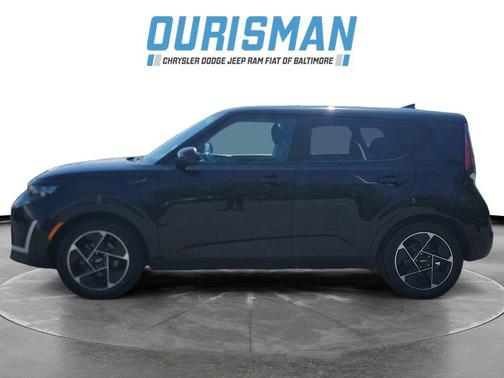 Fusion Black 2023 Kia Soul EX