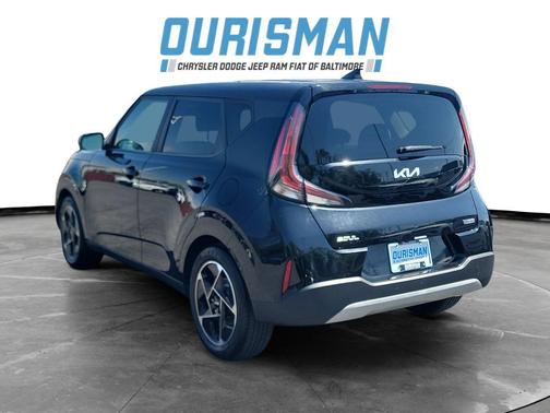 Fusion Black 2023 Kia Soul EX