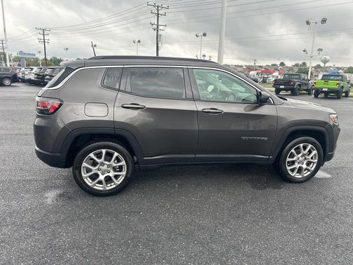2022 Jeep Compass Latitude Lux