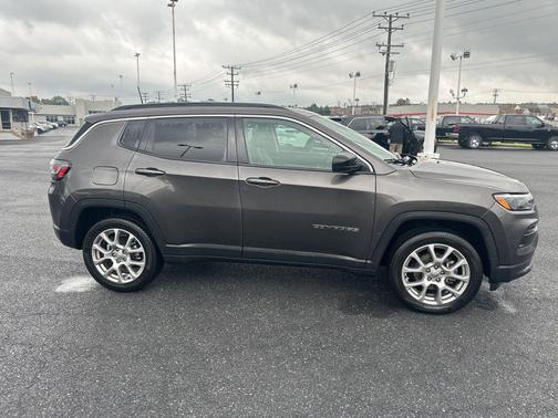2022 Jeep Compass Latitude Lux