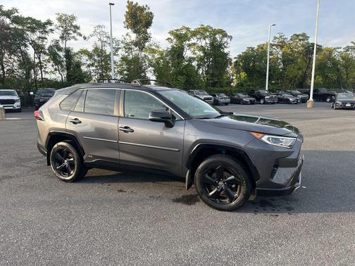2020 Toyota RAV4 Hybrid SE