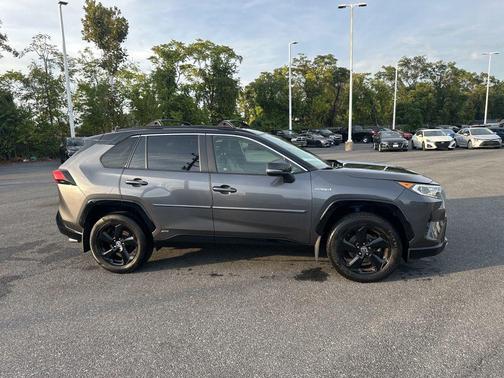 2020 Toyota RAV4 Hybrid SE
