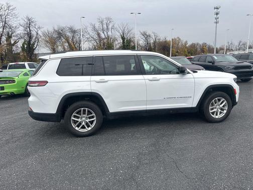 2022 Jeep Grand Cherokee L Laredo