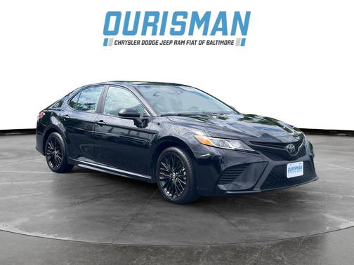 Midnight Black Metallic 2020 Toyota Camry SE