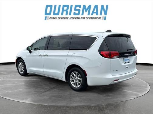2023 Chrysler Voyager LX