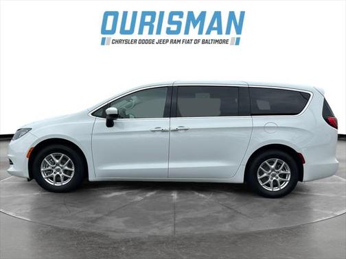2023 Chrysler Voyager LX
