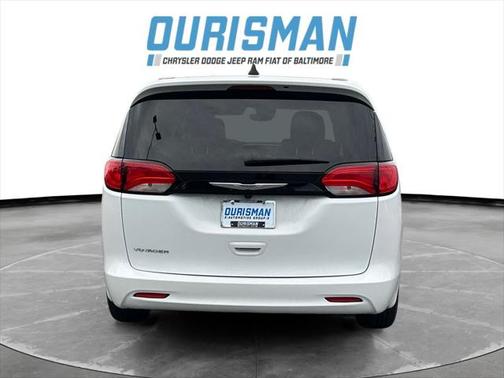 2023 Chrysler Voyager LX