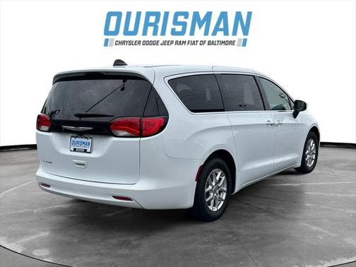 2023 Chrysler Voyager LX