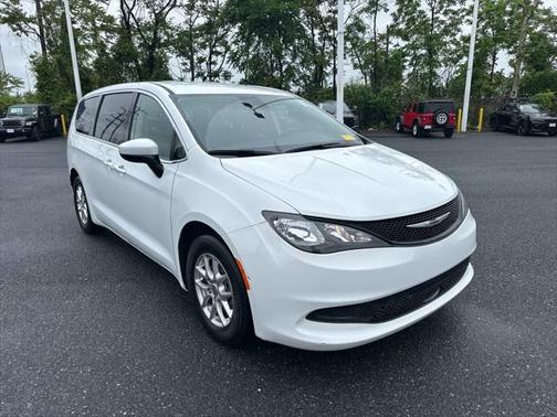 2023 Chrysler Voyager LX
