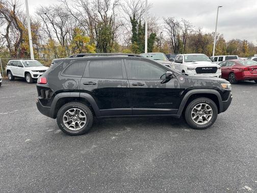 2023 Jeep Cherokee Trailhawk