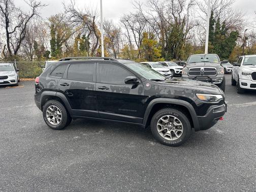 2023 Jeep Cherokee Trailhawk