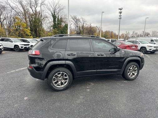 2023 Jeep Cherokee Trailhawk