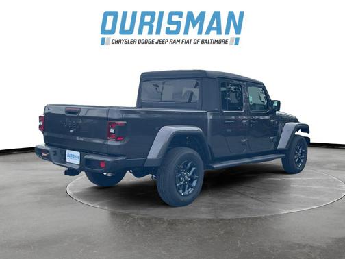 Granite Crystal Metallic Clearcoat 2026 Jeep Gladiator 85th Anniversary Edition