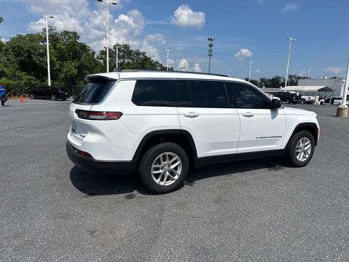 2022 Jeep Grand Cherokee L Laredo