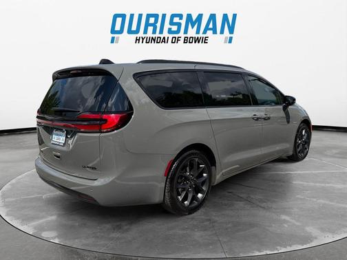 Ceramic Gray Clearcoat 2025 Chrysler Pacifica Limited