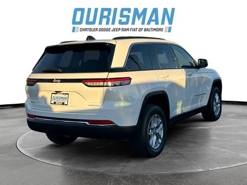 Bright White Clearcoat 2025 Jeep Grand Cherokee Laredo