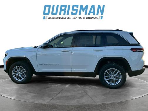 Bright White Clearcoat 2025 Jeep Grand Cherokee Laredo