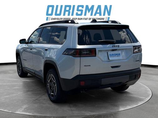 Silver Zynith Clearcoat 2026 Jeep Cherokee Laredo