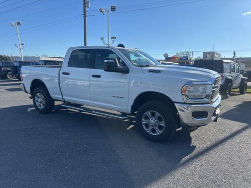 2024 RAM 2500 Big Horn Crew Cab 4x4 6'4' Box