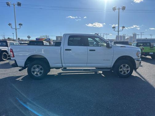 2024 RAM 2500 Big Horn Crew Cab 4x4 6'4' Box