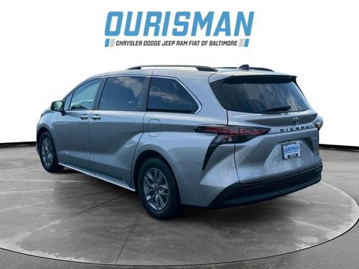2022 Toyota Sienna XLE
