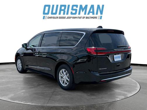 Diamond Black Crystal Pearlcoat 2027 Chrysler Pacifica L