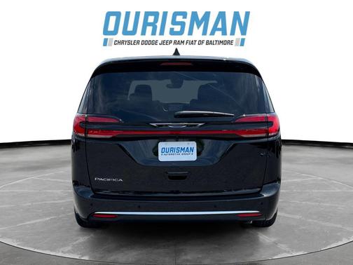 Diamond Black Crystal Pearlcoat 2027 Chrysler Pacifica L