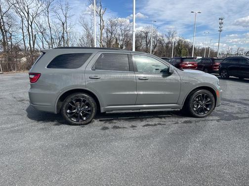 2022 Dodge Durango Orange Sport RWD