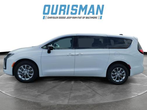 Bright White Clearcoat 2027 Chrysler Pacifica L