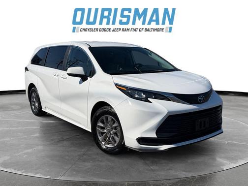 2024 Toyota Sienna LE