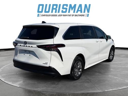 2024 Toyota Sienna LE