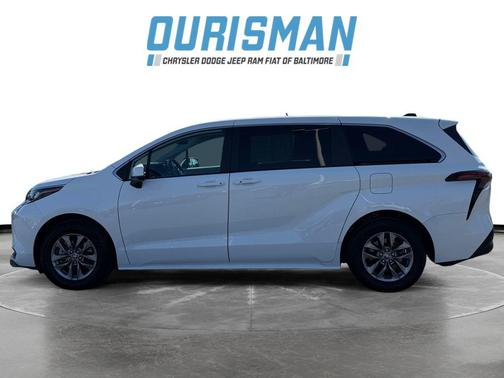 2024 Toyota Sienna LE