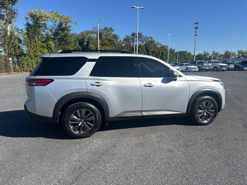2024 Nissan Pathfinder SV 4WD