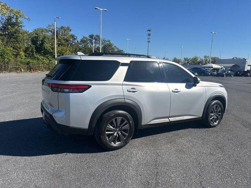 2024 Nissan Pathfinder SV 4WD