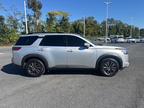2024 Nissan Pathfinder SV 4WD