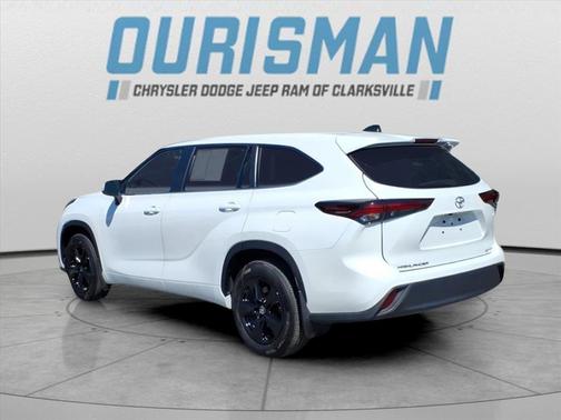 2024 Toyota Highlander LE