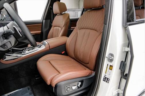 2025 BMW X7 M60i